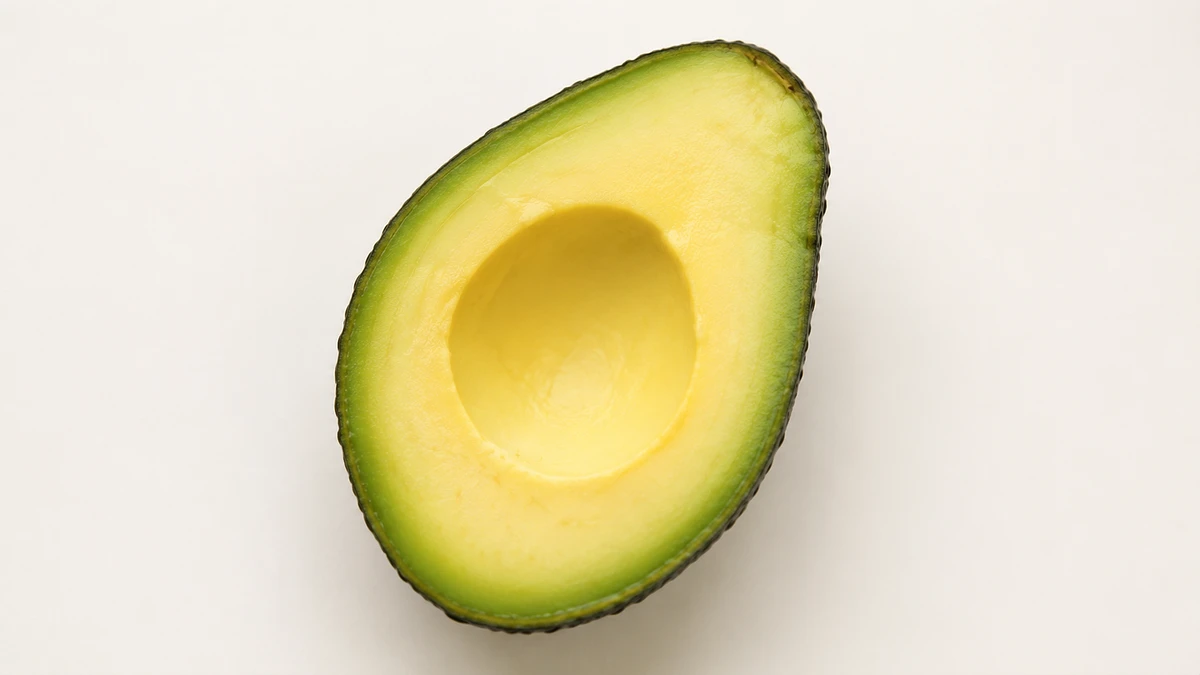 Avocado for babies (18 months old): Half in skin
