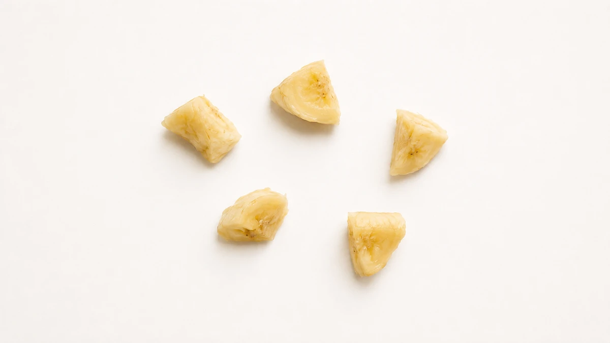 Banana for babies (9 months old): Small pieces