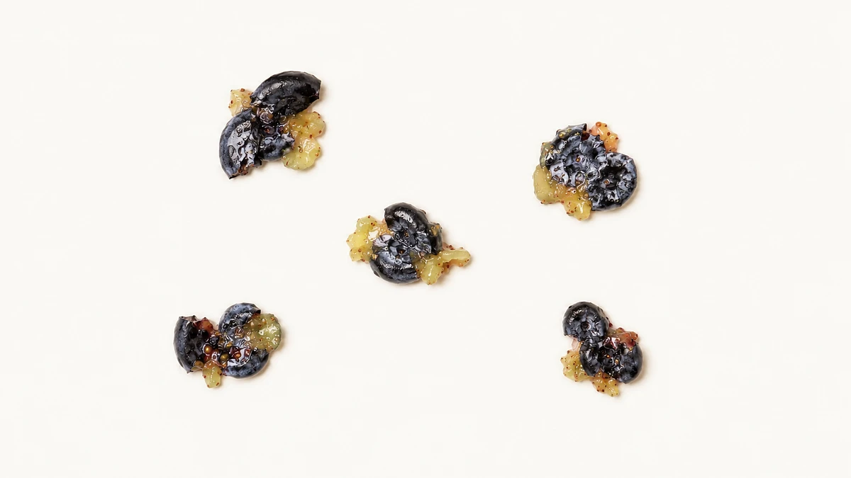 Blueberry for babies (9 months old): Squashed flat berries