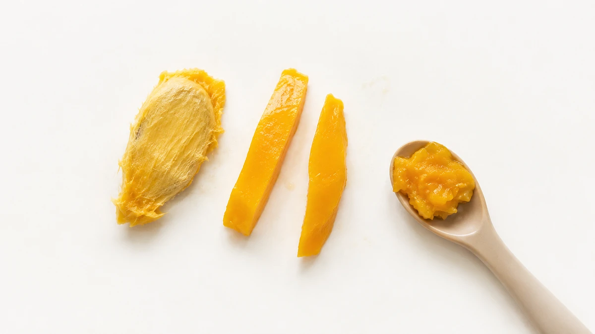 Mango for babies (6 months old): Peeled pit or long spears