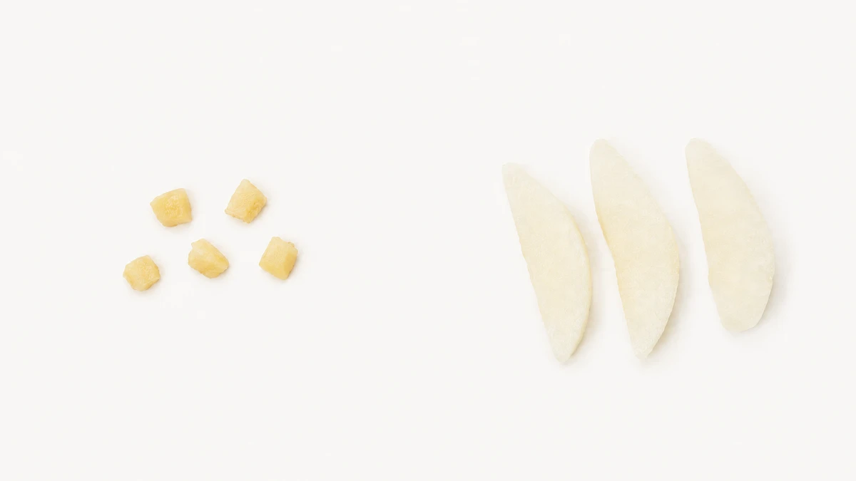 Pear for babies (9 months old): Soft-cooked pieces or thin ripe slices