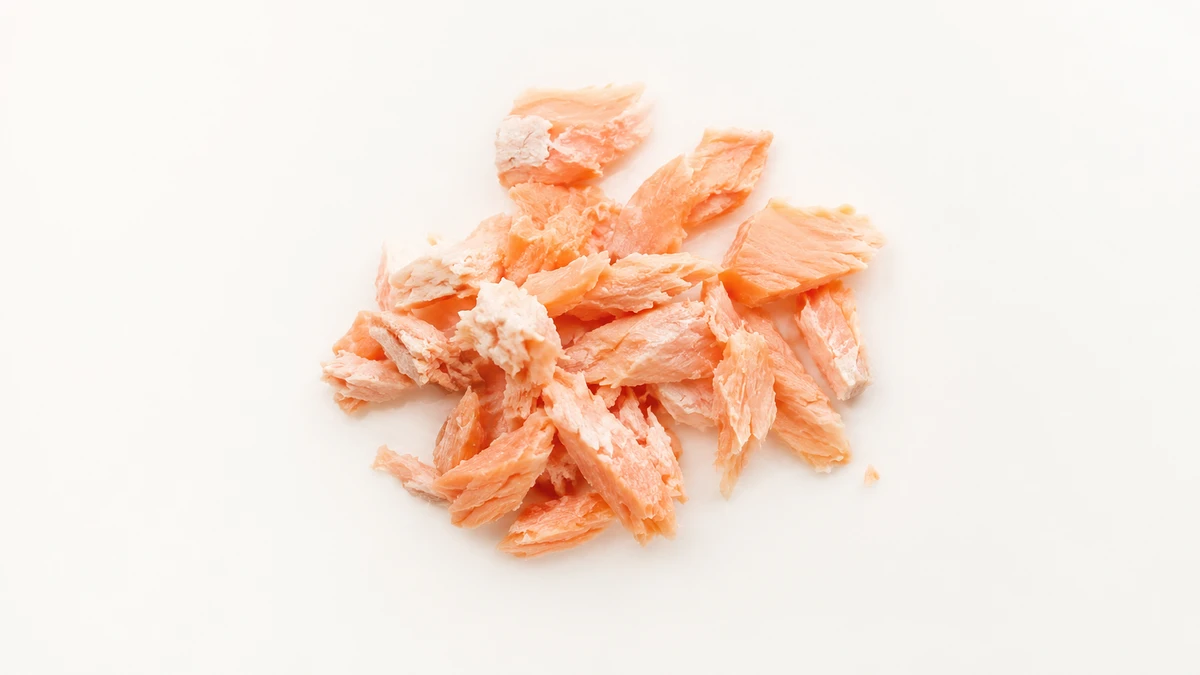 Salmon for babies (9 months old): Flakes, soft pieces, or fish cakes