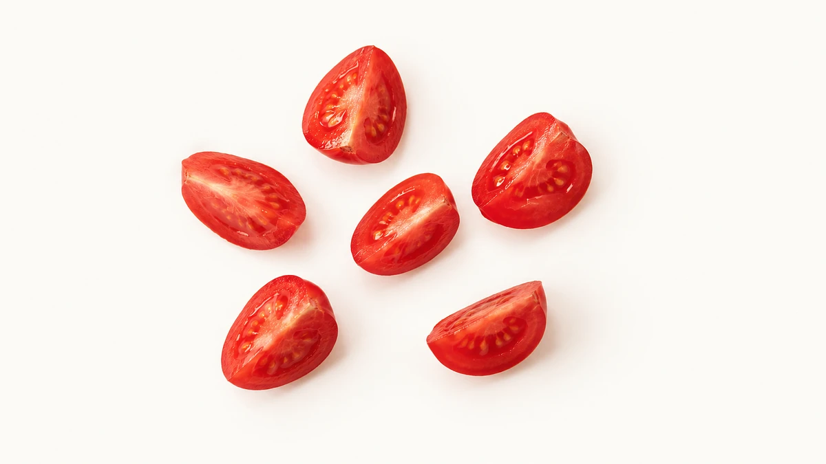 Tomato for babies (9 months old): Quartered cherry tomato